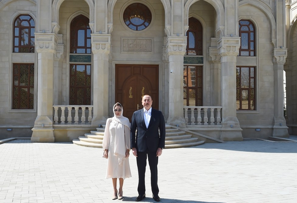 Prezident və birinci xanım “Cümə” məscidinin açılışında - FOTOLAR (YENİLƏNİB)