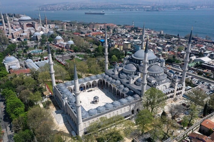 Sultan Əhməd Məscidi təmirdən sonra ibadətə açıldı - FOTO