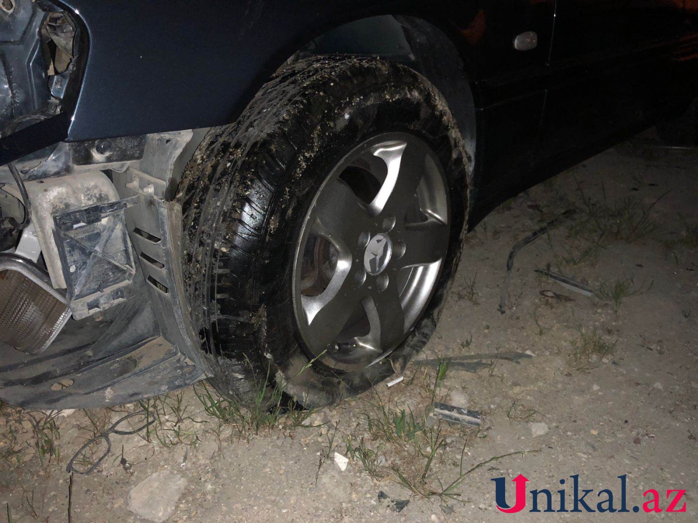 Sumqayıtda "Mercedes" yoldan çıxaraq ağaclığa çırpıldı - FOTO (VİDEO)