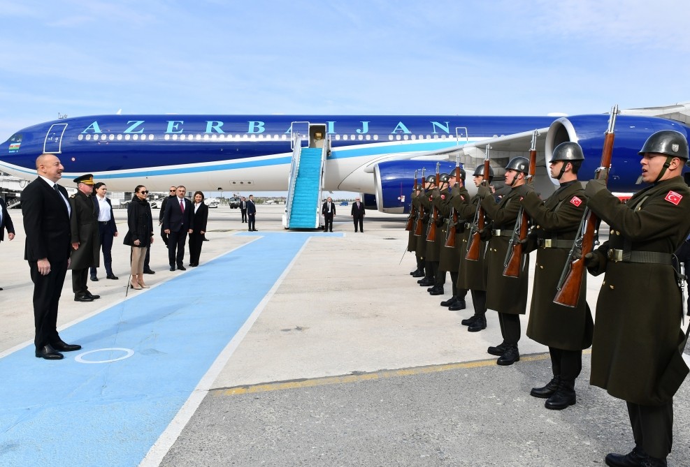 Prezident və birinci xanım Türkiyəyə səfər etdi - FOTOLAR