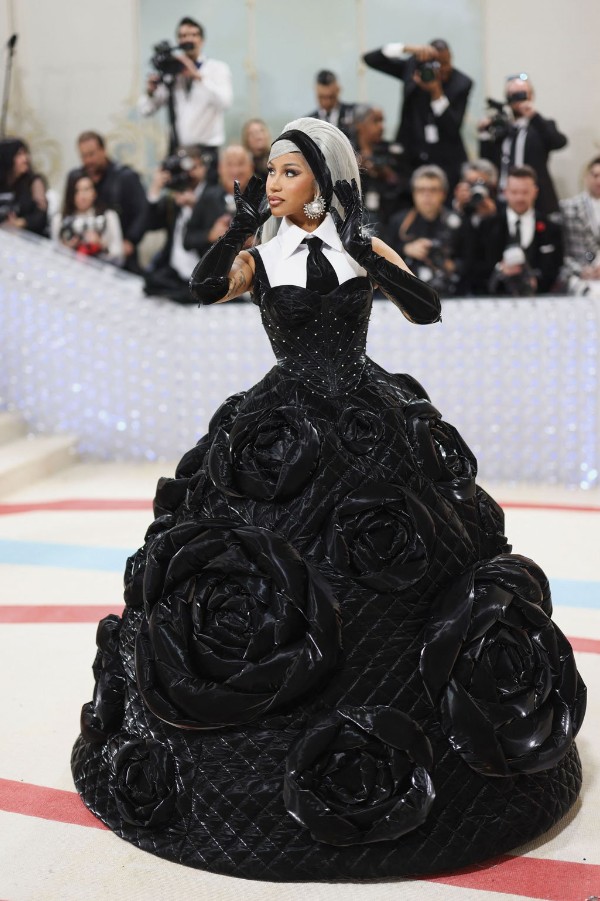 Qala gecəsində geyimləri ilə diqqət çəkdilər - FOTOLAR