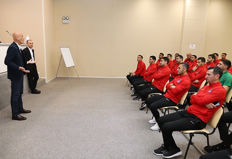 Pyerluici Kollina Bakıda - FOTO
