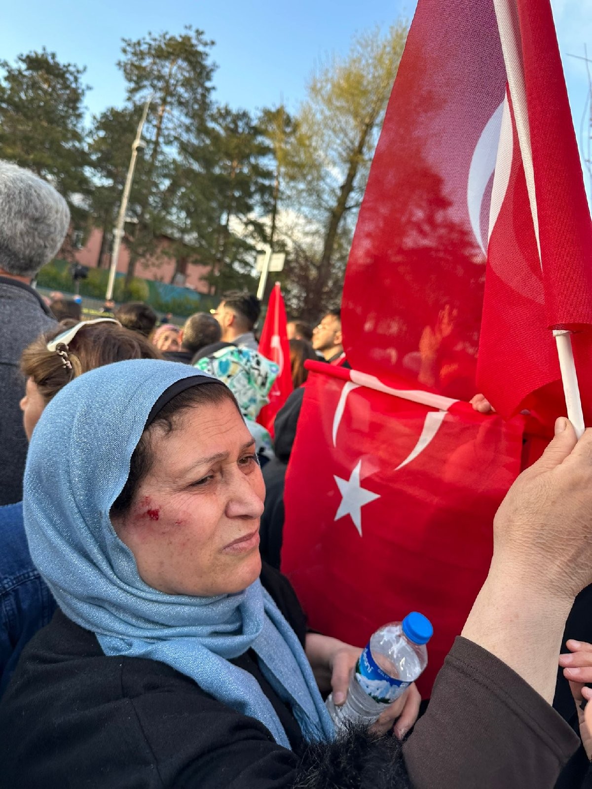 İmamoğlunun Ərzurum mitinqinə hücum: Yaralananlar var - FOTOLAR