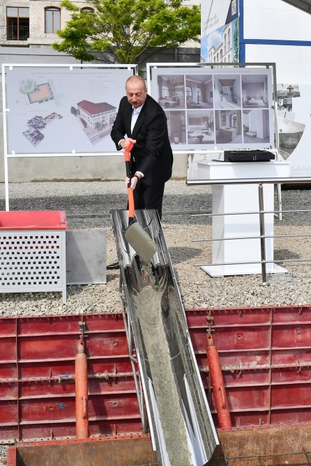 Şuşanın Qarabağ küçəsində inşa olunacaq qeyri-yaşayış binasının təməli qoyuldu - FOTO