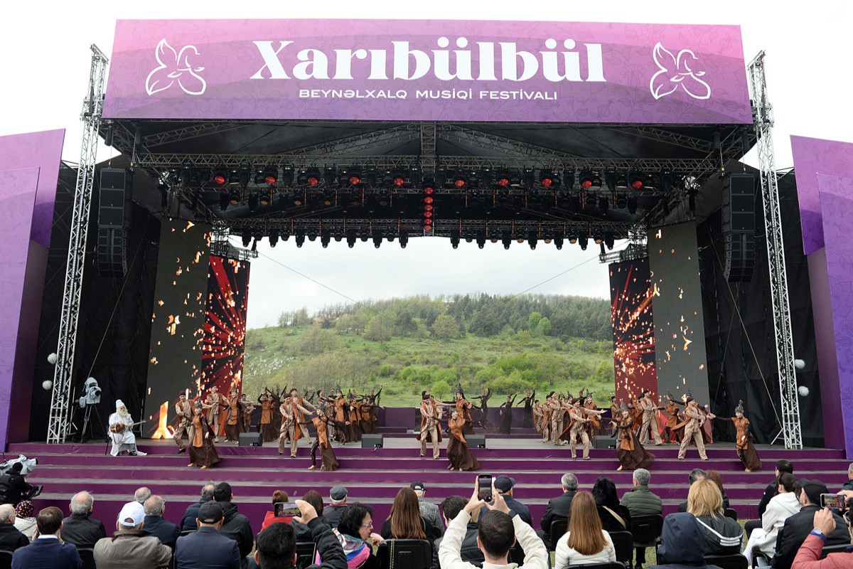 Cıdır düzündə "Xarıbülbül" festivalının açılış konserti olub - FOTOLAR