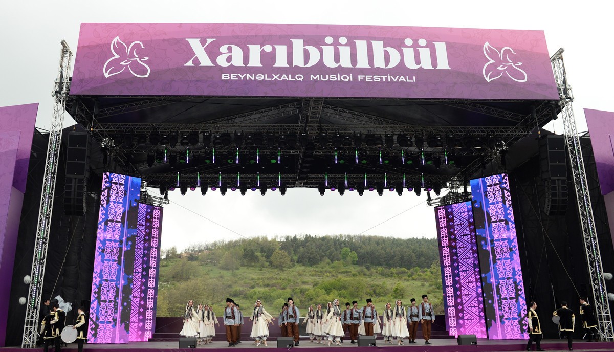 Cıdır düzündə "Xarıbülbül" festivalının açılış konserti olub - FOTOLAR