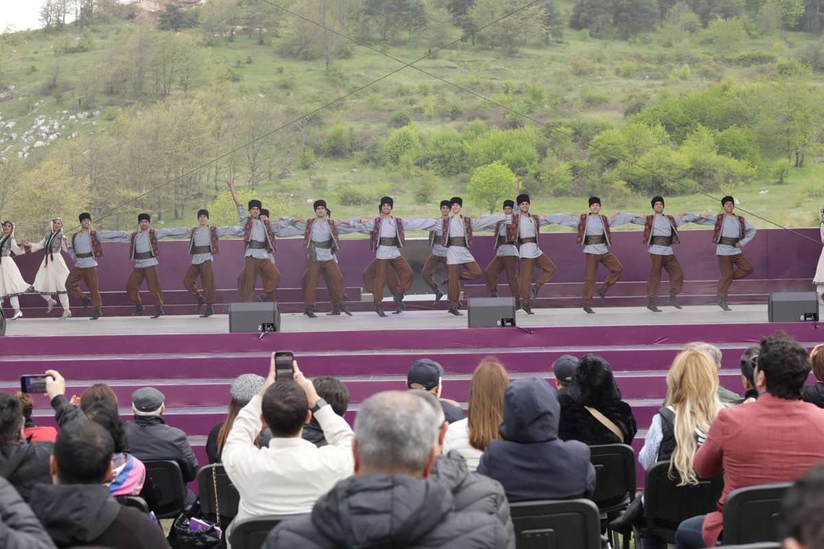 Cıdır düzündə "Xarıbülbül" festivalının açılış konserti olub - FOTOLAR