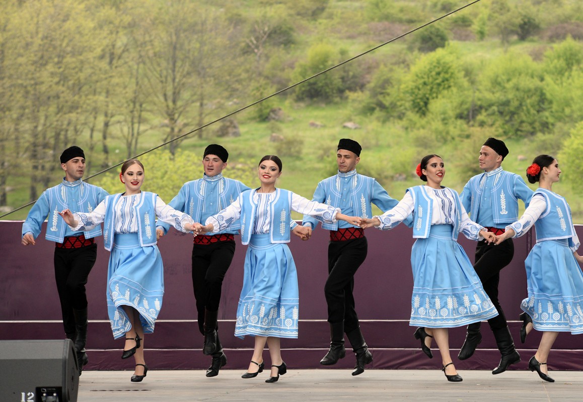 Cıdır düzündə "Xarıbülbül" festivalının açılış konserti olub - FOTOLAR