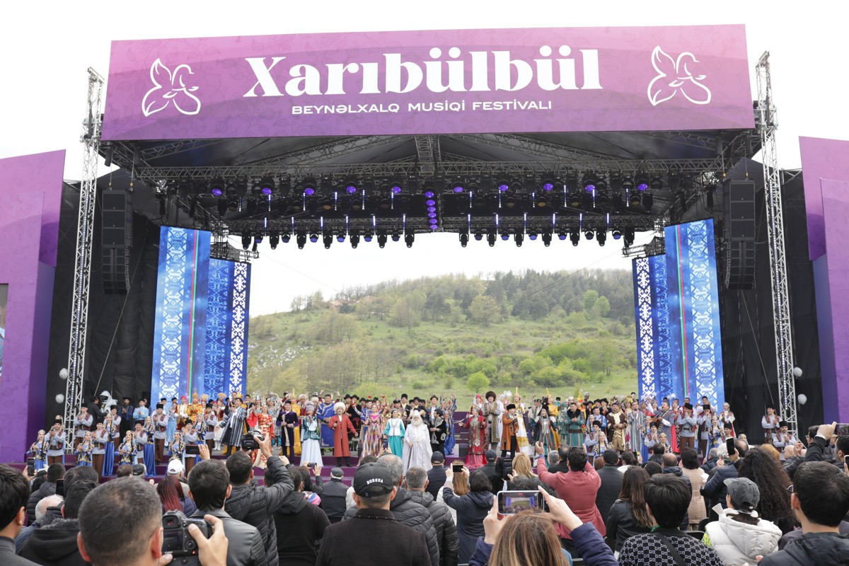 Cıdır düzündə "Xarıbülbül" festivalının açılış konserti olub - FOTOLAR