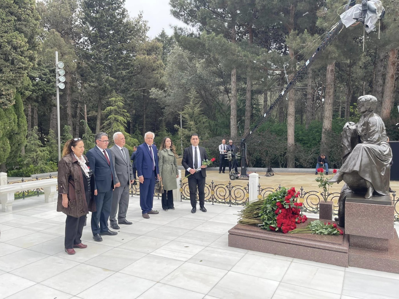 MEDİA-nın kollektivi Heydər Əliyevin məzarını ziyarət etdi - FOTOLAR