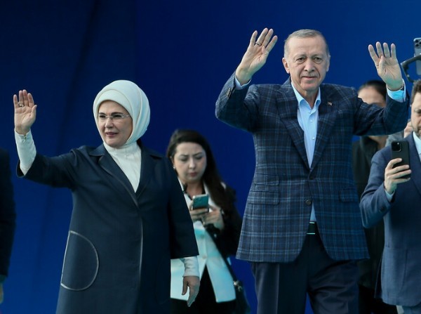 İstanbuldakı mitinqdə Ərdoğanın pencəyi diqqət çəkdi - FOTO