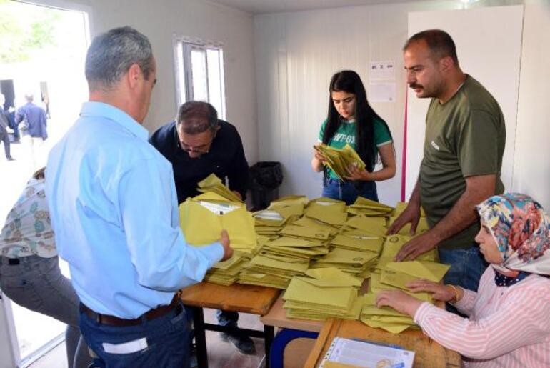 Türkiyədə səslərin sayılmasına başlanıldı - FOTOLAR
