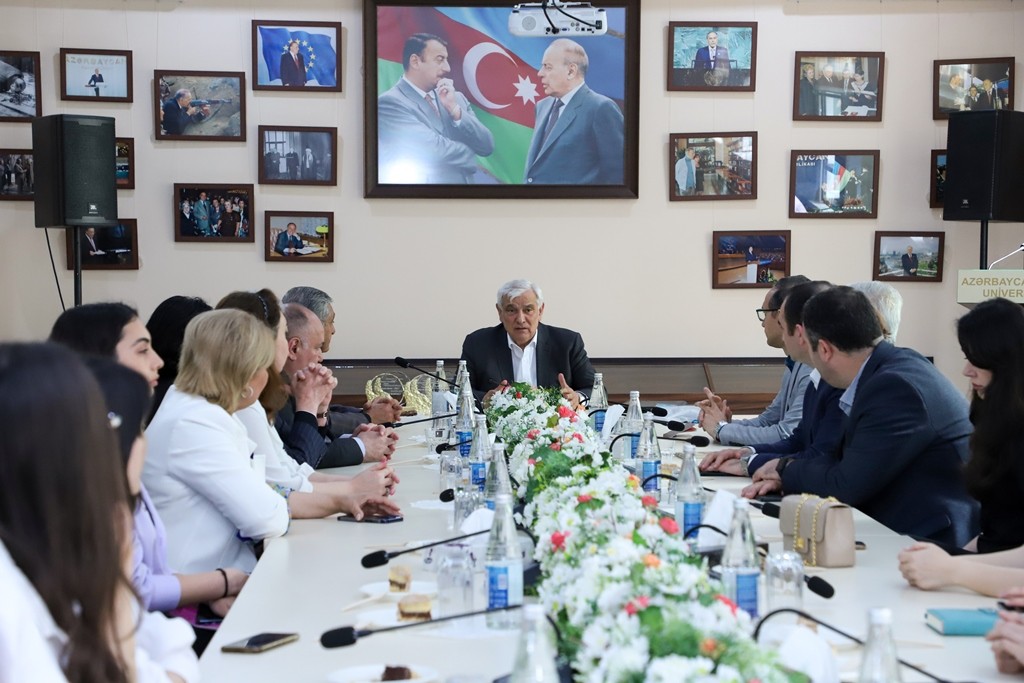 “Ədəbiyyat adamı – 2023” mükafatı təqdim edildi - FOTOLAR