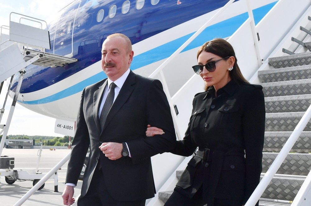 Azərbaycan Prezidenti İlham Əliyev Litvaya rəsmi səfərə getdi - FOTO
