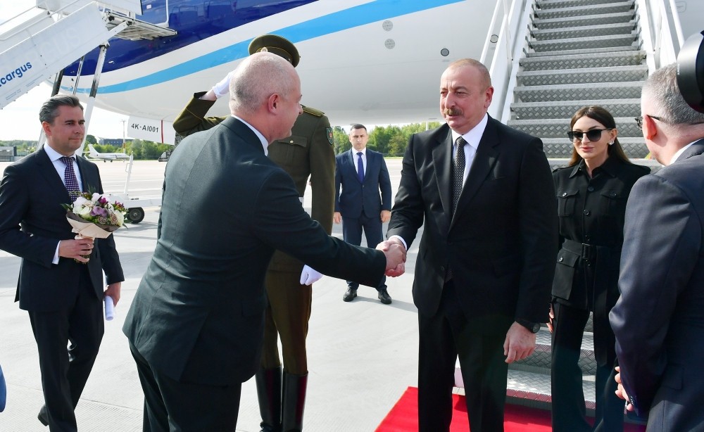 Azərbaycan Prezidenti İlham Əliyev Litvaya rəsmi səfərə getdi - FOTO