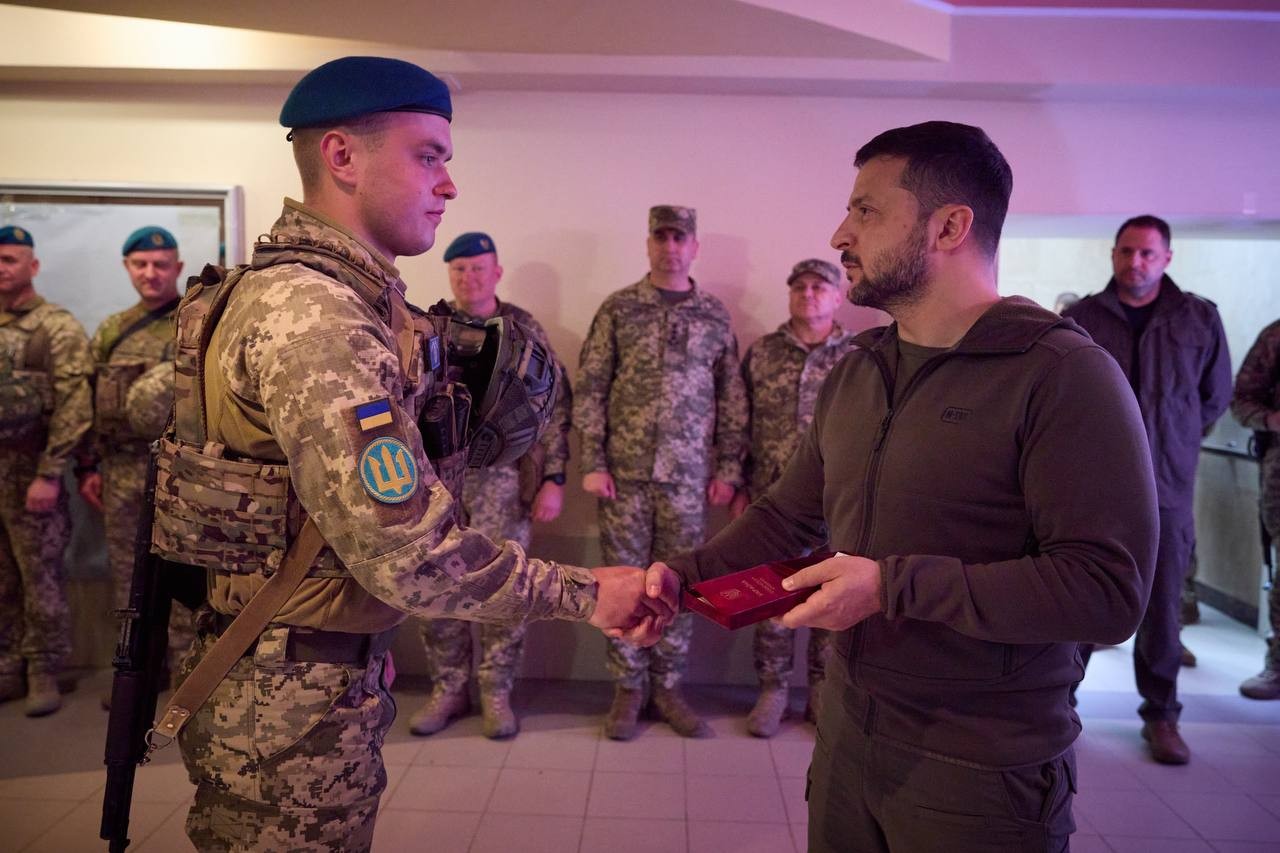 Zelenski ön cəbhəyə getdi - FOTO