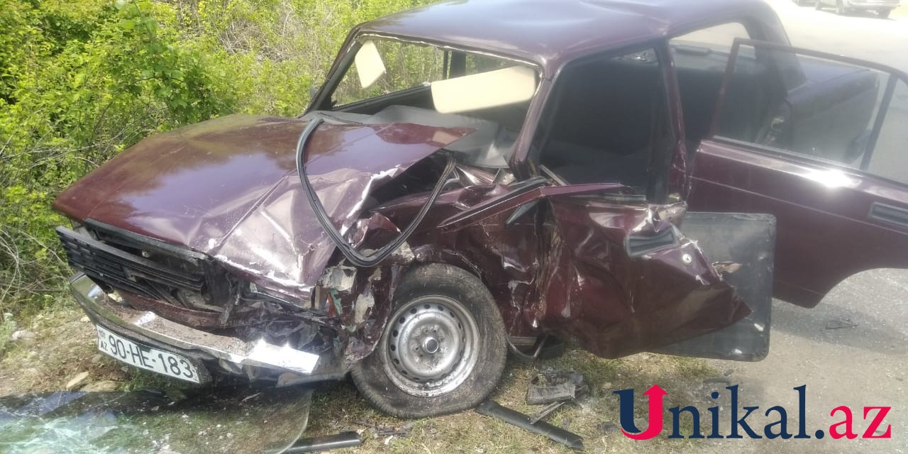 İki "VAZ" toqquşdu - yaralılar var (FOTO)