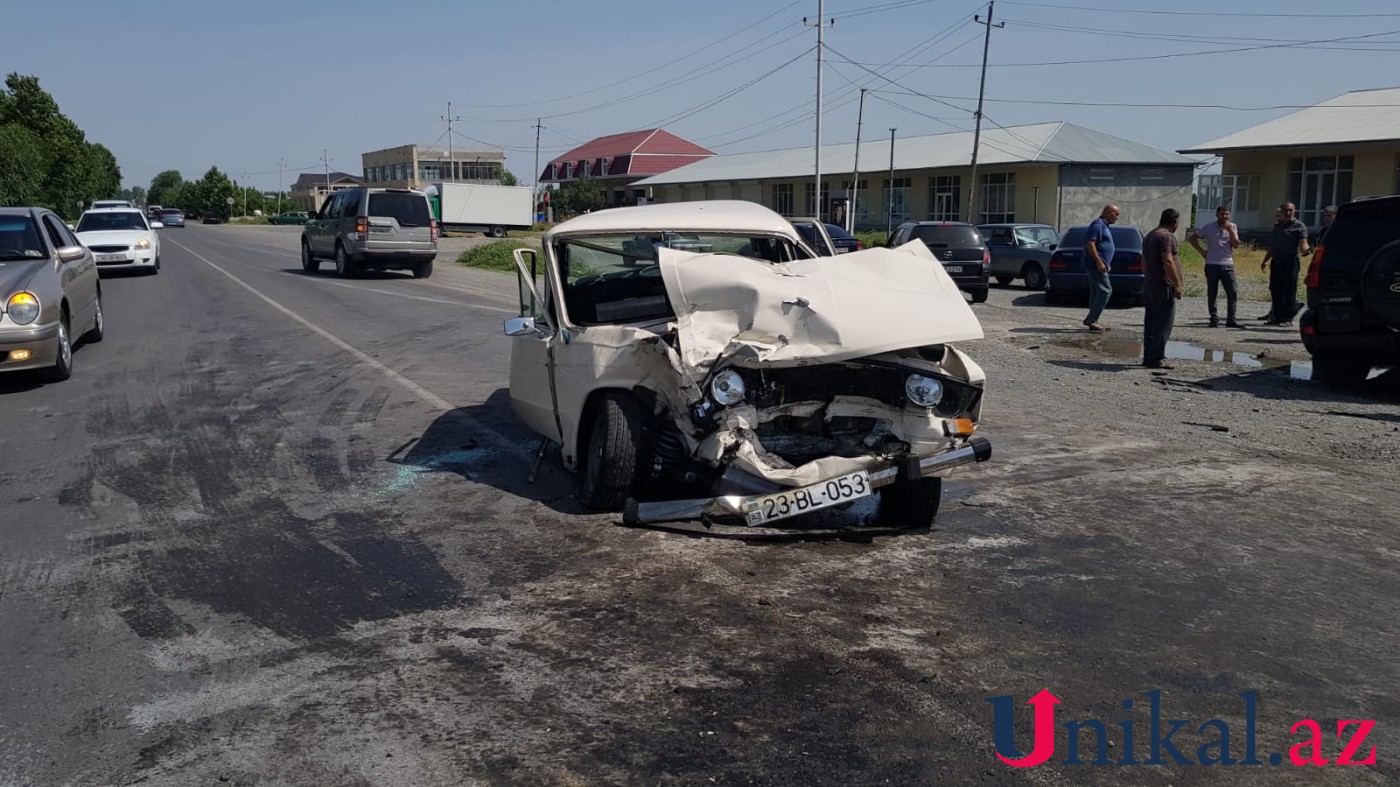 "Toyota Prado" "VAZ 2106" ilə toqquşdu - Yaralılar var (FOTO)