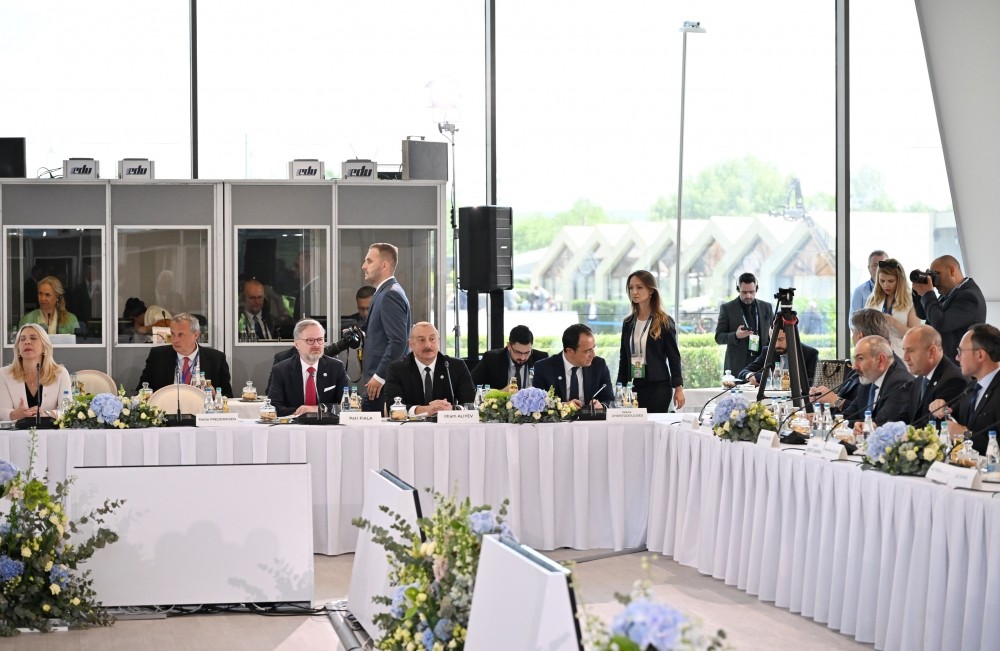 İlham Əliyev 2-ci Zirvə toplantısında - FOTO (YENİLƏNİB)