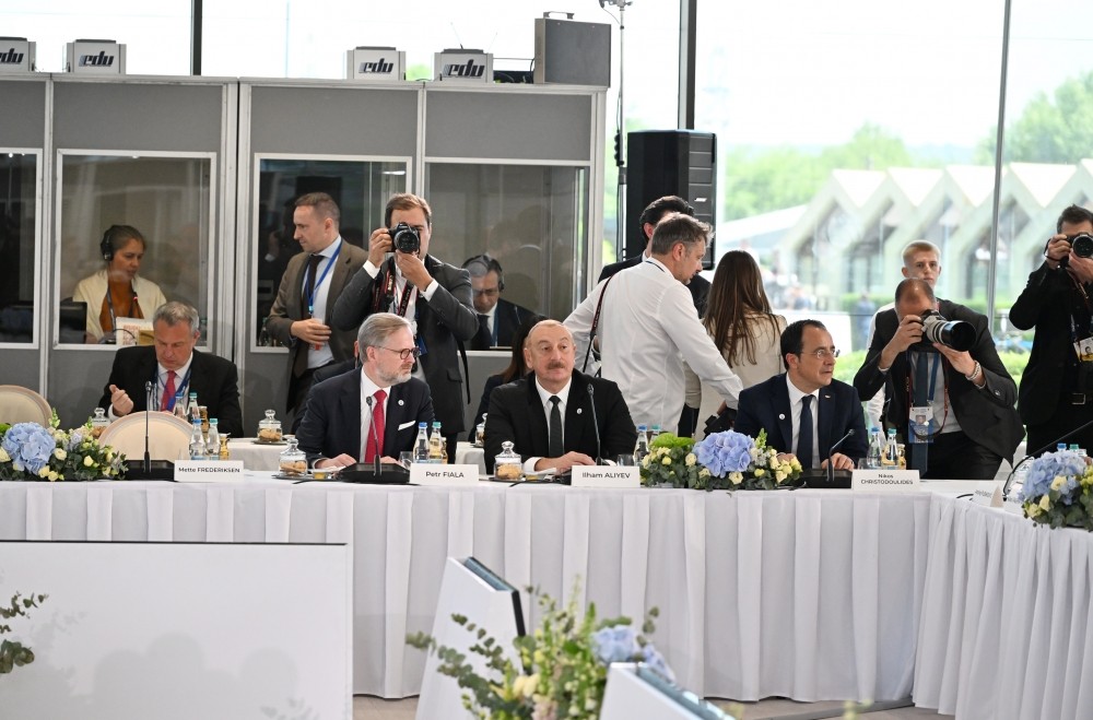 İlham Əliyev 2-ci Zirvə toplantısında - FOTO (YENİLƏNİB)