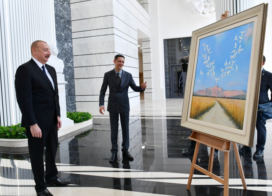 İlham Əliyev nazirliyin yeni binasının açılışını etdi - FOTOLAR