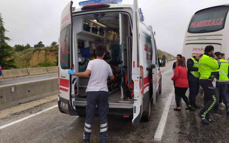Antalyada avtobus qəzaya uğradı, yaralılar var - FOTO