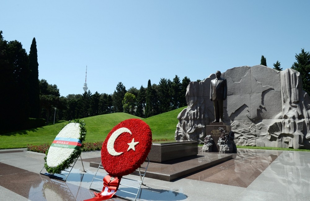 Ərdoğan Ulu Öndər Heydər Əliyevin məzarını ziyarət etdi - FOTOLAR