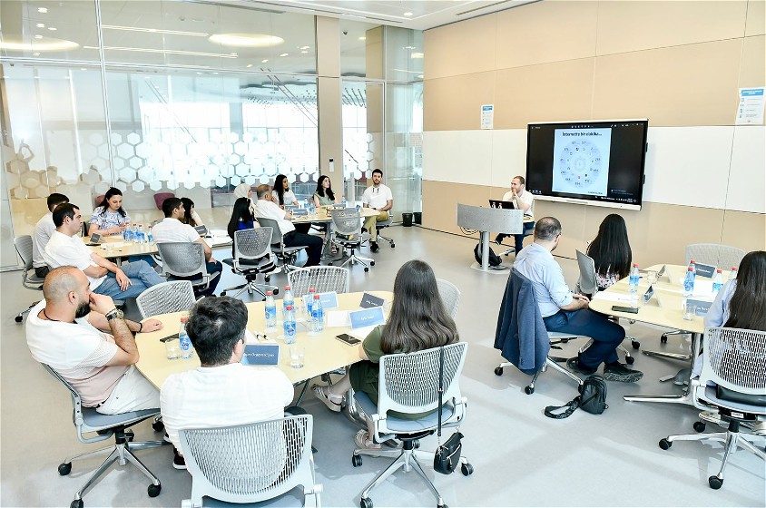 “Rəqəmsal mediada “storytelling” və müasir publisistika” mövzusunda təlimlərə başlanılıb - FOTOLAR