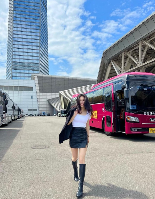 Koreyalı aktrisa pilləkənlərdən yıxılaraq ÖLDÜ