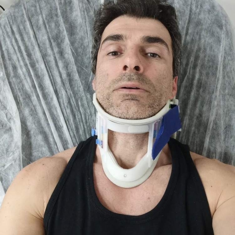 "Yasak elma"nın aktyoru küçədə döyüldü - FOTO