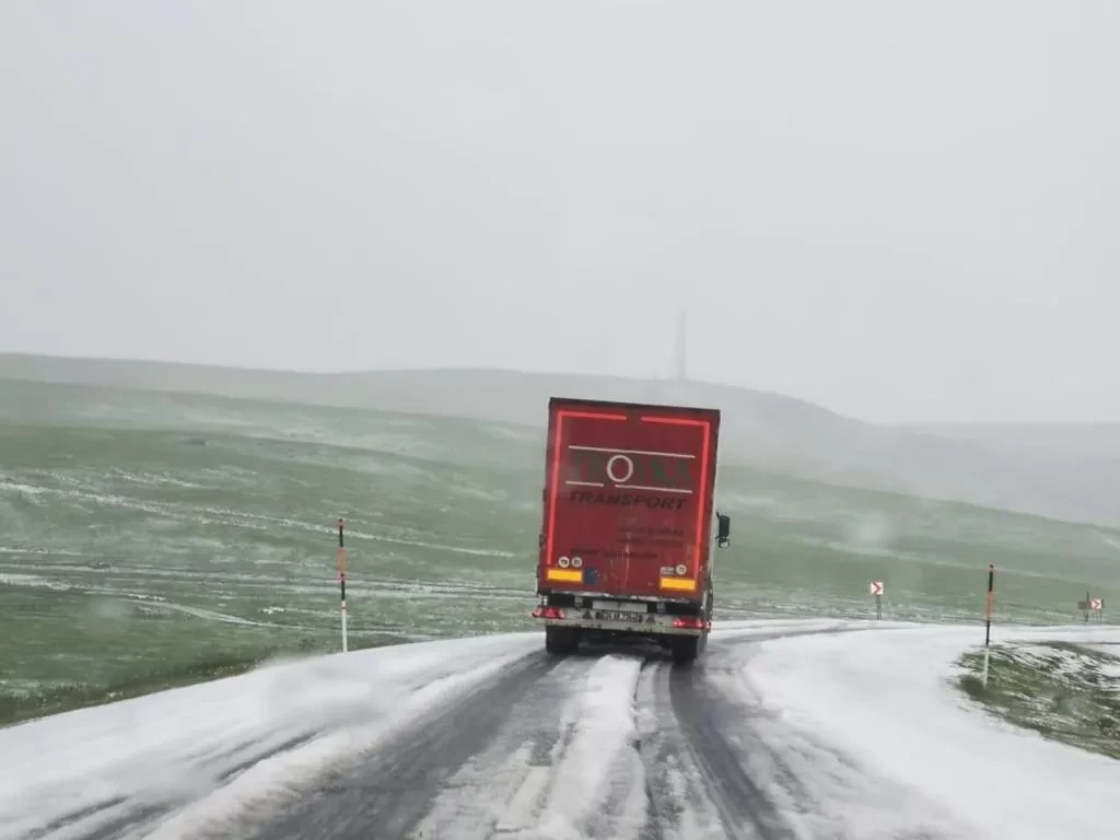 Yayda Türkiyəyə güclü qar yağdı - FOTO
