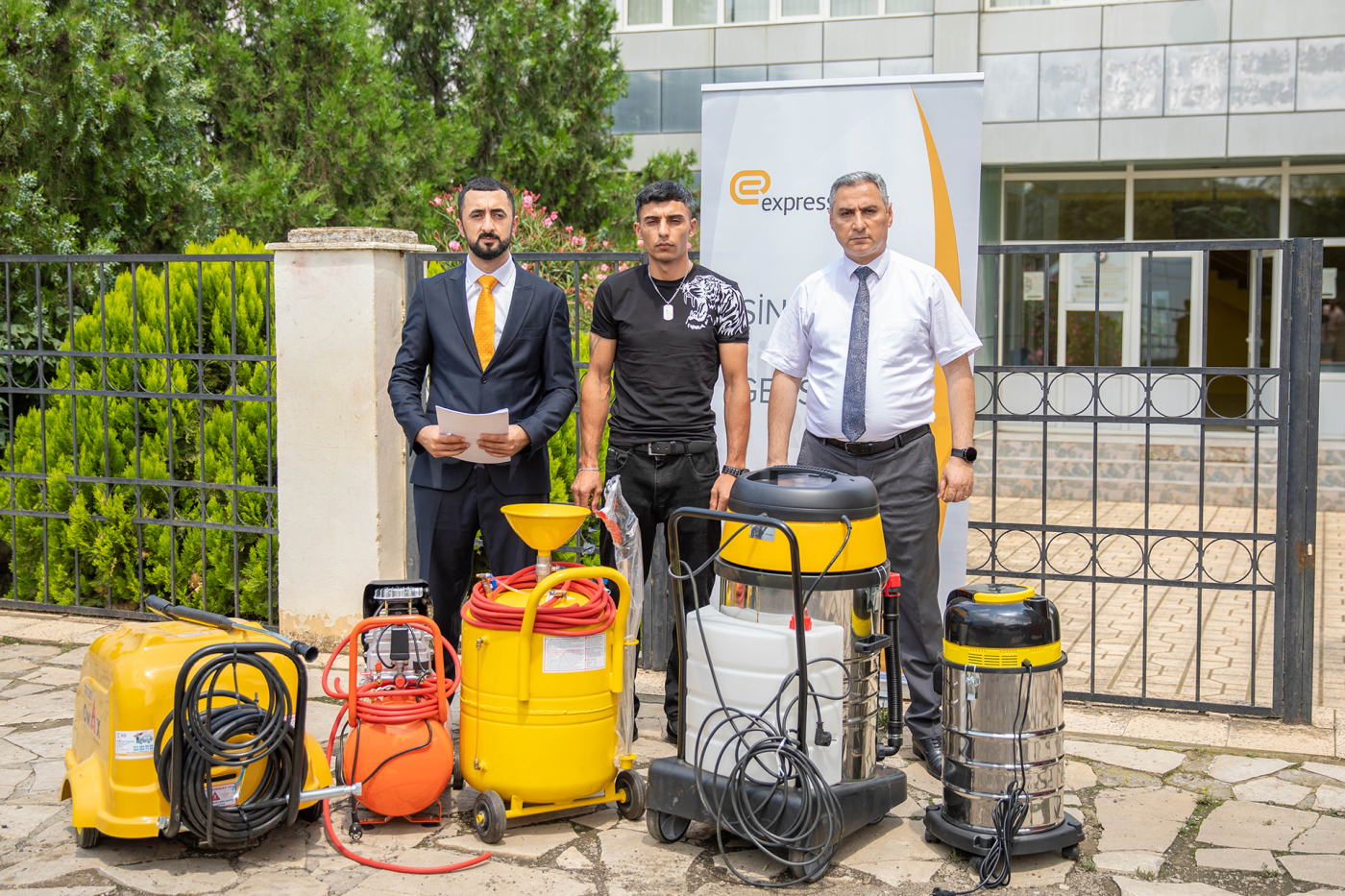 "Expressbank" daha 4 aztəminatlı şəxsə dəstək olub - FOTOLAR