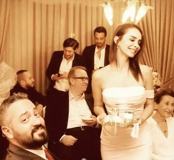 "Akasya durağı"nın aktrisası ərindən boşandı