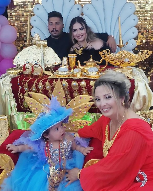 Nəvəsini ad günündə qızıla qərq elədi - FOTOLAR