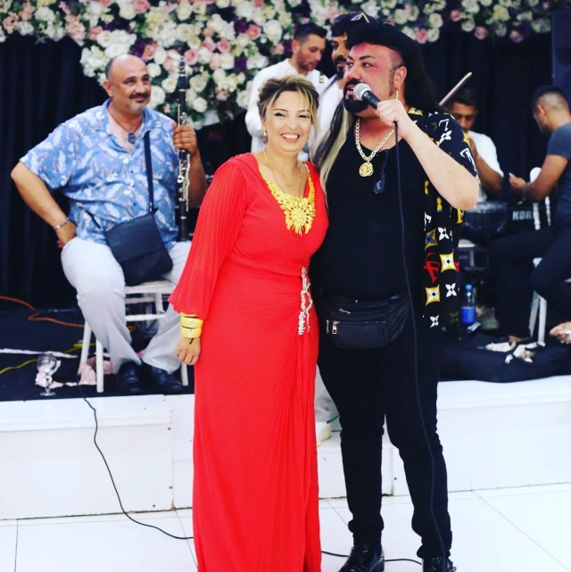 Nəvəsini ad günündə qızıla qərq elədi - FOTOLAR