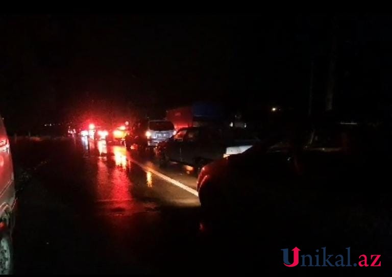 Göygöldə avtomobil yolunda yaranmış tıxac aradan qaldırılıb - YENİLƏNİB (FOTO)