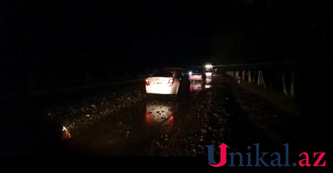 Göygöldə avtomobil yolunda yaranmış tıxac aradan qaldırılıb - YENİLƏNİB (FOTO)