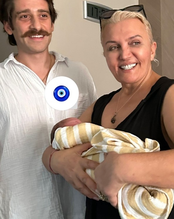 Məşhur cütlüyün qızı dünyaya gəldi - FOTO