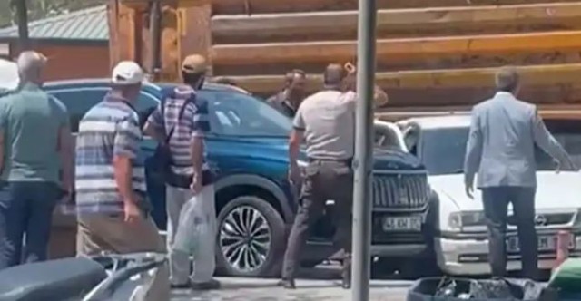 Şahzadəni şəhərdə gəzdirən bələdiyyə sədri Azərbaycan bulvarında qəza törətdi
