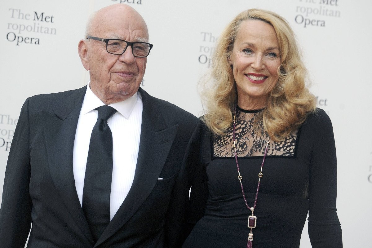 92 yaşlı media maqnatı onunla sevgilidir - FOTO