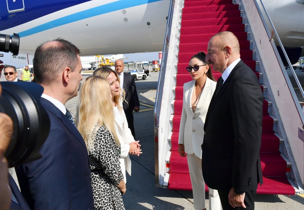 Prezident Macarıstanda işgüzar səfərdədir