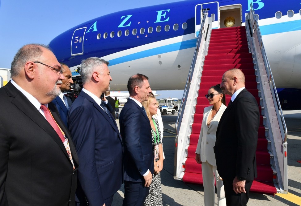 Prezident Macarıstanda işgüzar səfərdədir