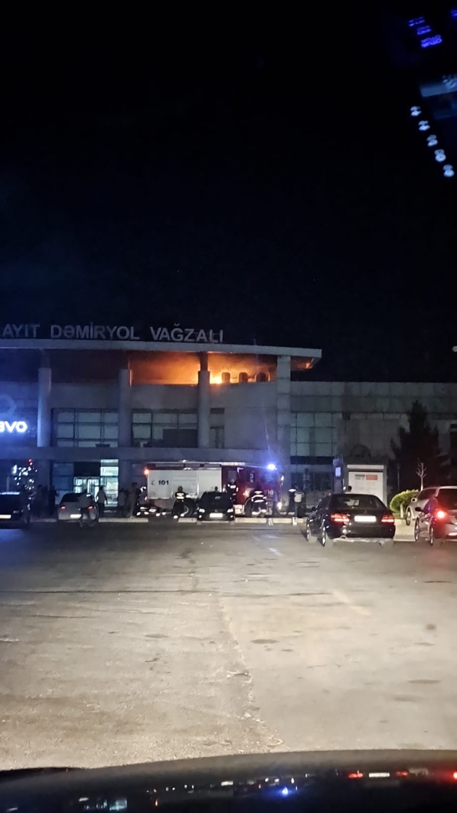 Sumqayıt dəmir yolu vağzalında yanğın olub, 10 nəfər təxliyə edilib - YENİLƏNİB