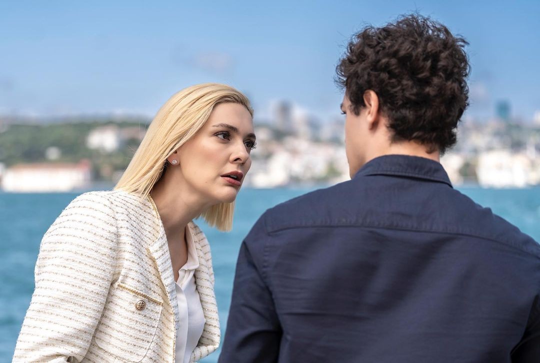 Yeni serialı üçün sarışın oldu - FOTOLAR