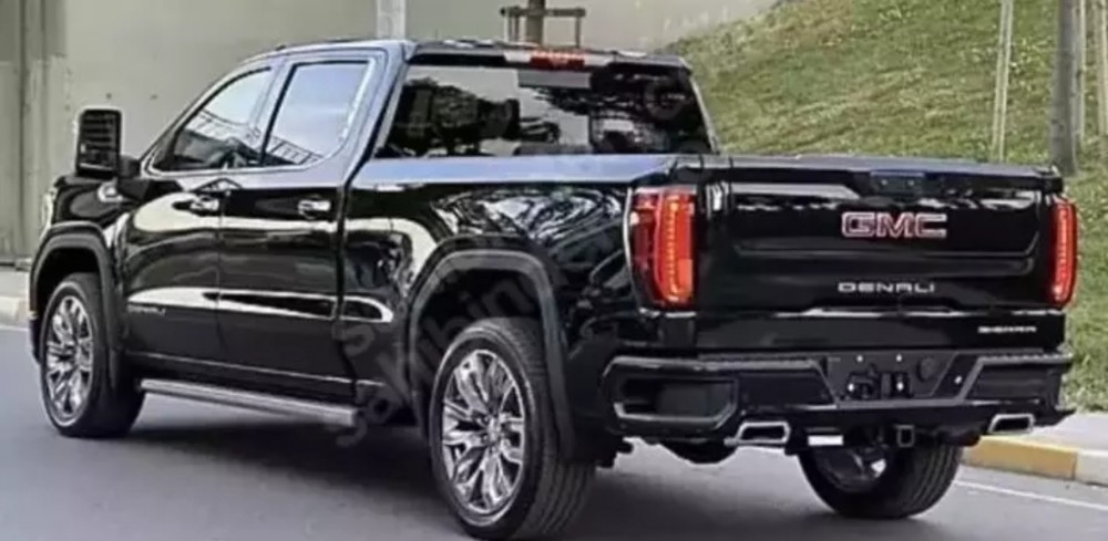 Burakın 10 milyonluq avtomobili - FOTO