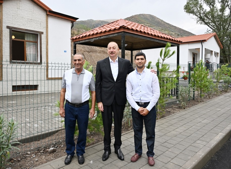Prezidentlə xanımı Zabuxda sakinlərlə görüşdü - YENİLƏNİB (FOTOLAR)