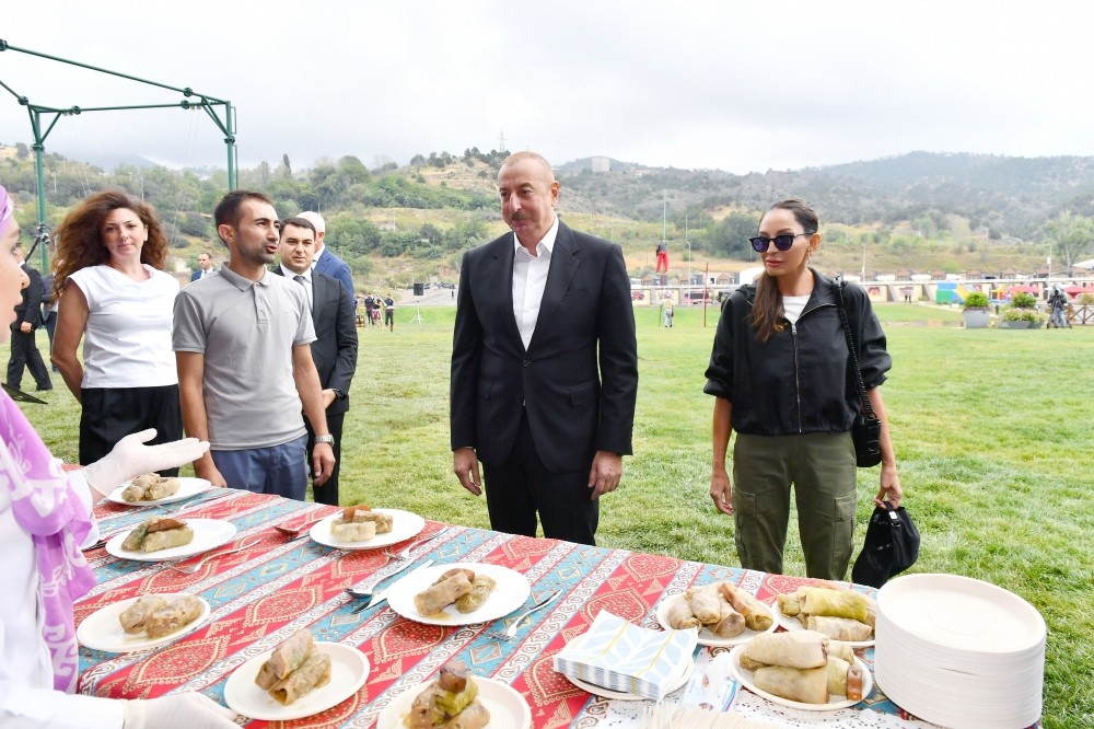 Prezident və birinci xanım Laçında bayram şənliklərində - YENİLƏNİB (FOTOLAR)