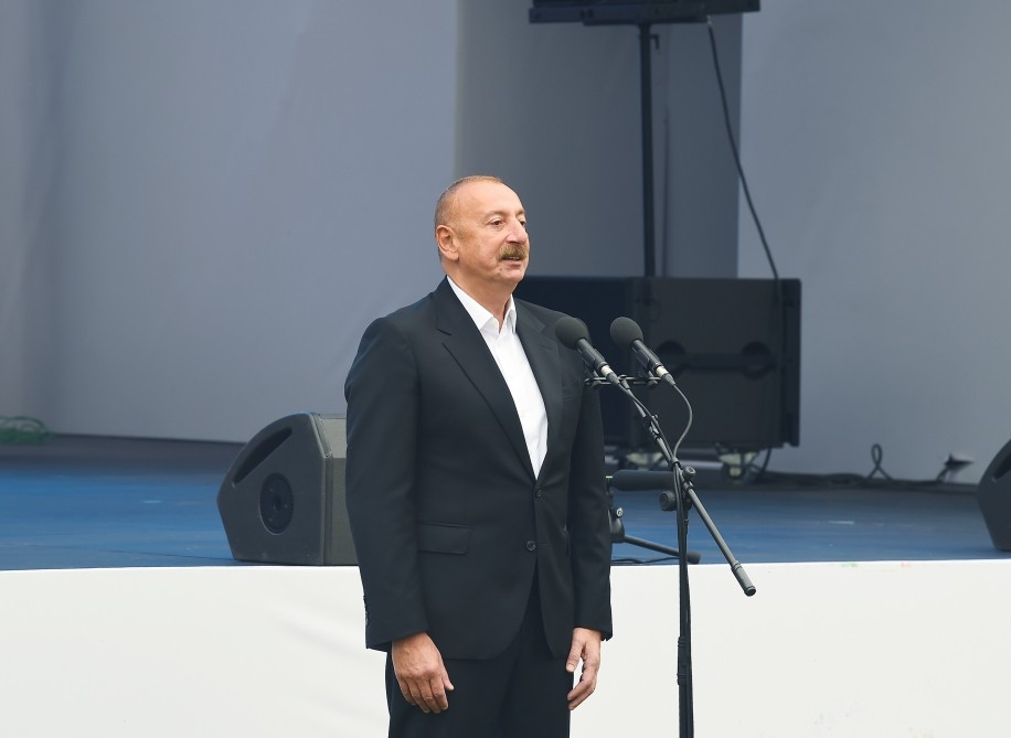 Prezident və birinci xanım Laçında bayram şənliklərində - YENİLƏNİB (FOTOLAR)