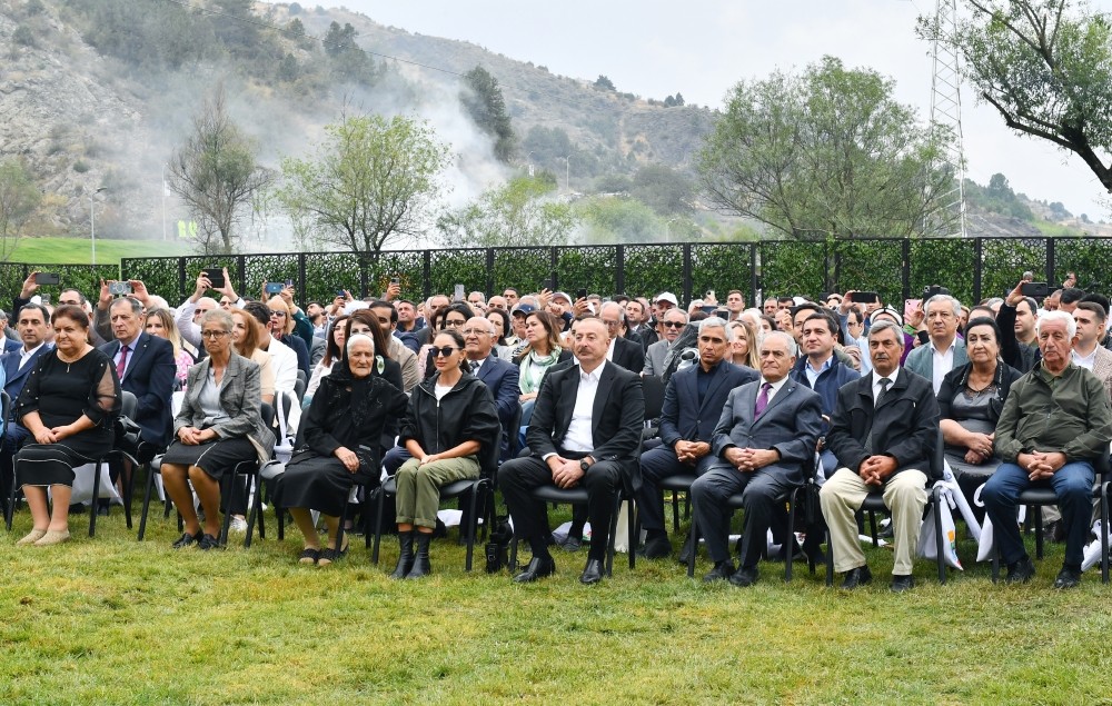 Prezident və birinci xanım Laçında bayram şənliklərində - YENİLƏNİB (FOTOLAR)