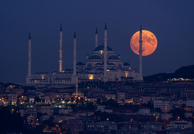 Super Ay İstanbulda belə göründü - FOTOLAR